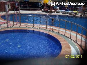 [P02] Ares Hotel - piscina pentu copii impreuna cu cea mare » foto by Crys_cristina
 - 
<span class="allrVoted glyphicon glyphicon-heart hidden" id="av408641"></span>
<a class="m-l-10 hidden" id="sv408641" onclick="voting_Foto_DelVot(,408641,13815)" role="button">șterge vot <span class="glyphicon glyphicon-remove"></span></a>
<a id="v9408641" class=" c-red"  onclick="voting_Foto_SetVot(408641)" role="button"><span class="glyphicon glyphicon-heart-empty"></span> <b>LIKE</b> = Votează poza</a> <img class="hidden"  id="f408641W9" src="/imagini/loader.gif" border="0" /><span class="AjErrMes hidden" id="e408641ErM"></span>