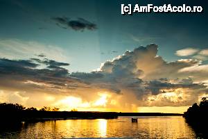[P27] apusul pe Zambezi, intro seara cand am luat cina pe vaporul African Queen » foto by christian26ro
 - 
<span class="allrVoted glyphicon glyphicon-heart hidden" id="av409286"></span>
<a class="m-l-10 hidden" id="sv409286" onclick="voting_Foto_DelVot(,409286,13820)" role="button">șterge vot <span class="glyphicon glyphicon-remove"></span></a>
<a id="v9409286" class=" c-red"  onclick="voting_Foto_SetVot(409286)" role="button"><span class="glyphicon glyphicon-heart-empty"></span> <b>LIKE</b> = Votează poza</a> <img class="hidden"  id="f409286W9" src="/imagini/loader.gif" border="0" /><span class="AjErrMes hidden" id="e409286ErM"></span>