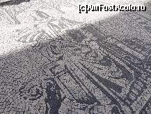 [P19] Un mozaic realizat din pavele alb si negru, ce ne intampina in drumul spre curtea interioara a Universitatii.  » foto by Marian Preda
 - 
<span class="allrVoted glyphicon glyphicon-heart hidden" id="av409203"></span>
<a class="m-l-10 hidden" id="sv409203" onclick="voting_Foto_DelVot(,409203,13823)" role="button">șterge vot <span class="glyphicon glyphicon-remove"></span></a>
<a id="v9409203" class=" c-red"  onclick="voting_Foto_SetVot(409203)" role="button"><span class="glyphicon glyphicon-heart-empty"></span> <b>LIKE</b> = Votează poza</a> <img class="hidden"  id="f409203W9" src="/imagini/loader.gif" border="0" /><span class="AjErrMes hidden" id="e409203ErM"></span>