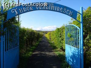 [P02] Intrarea pe alee. » foto by tata123 🔱
 - 
<span class="allrVoted glyphicon glyphicon-heart hidden" id="av1205334"></span>
<a class="m-l-10 hidden" id="sv1205334" onclick="voting_Foto_DelVot(,1205334,13826)" role="button">șterge vot <span class="glyphicon glyphicon-remove"></span></a>
<a id="v91205334" class=" c-red"  onclick="voting_Foto_SetVot(1205334)" role="button"><span class="glyphicon glyphicon-heart-empty"></span> <b>LIKE</b> = Votează poza</a> <img class="hidden"  id="f1205334W9" src="/imagini/loader.gif" border="0" /><span class="AjErrMes hidden" id="e1205334ErM"></span>