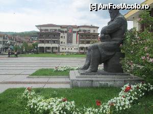 [P10] Tryavna-Centrul orasului cu Primaria si statuia poetului Pencho Slaveykov.  » foto by Floria
 - 
<span class="allrVoted glyphicon glyphicon-heart hidden" id="av515559"></span>
<a class="m-l-10 hidden" id="sv515559" onclick="voting_Foto_DelVot(,515559,13844)" role="button">șterge vot <span class="glyphicon glyphicon-remove"></span></a>
<a id="v9515559" class=" c-red"  onclick="voting_Foto_SetVot(515559)" role="button"><span class="glyphicon glyphicon-heart-empty"></span> <b>LIKE</b> = Votează poza</a> <img class="hidden"  id="f515559W9" src="/imagini/loader.gif" border="0" /><span class="AjErrMes hidden" id="e515559ErM"></span>