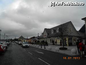 [P20] Kildare Village Outlet Shoping, cu o parcare imensa bine organizata.  » foto by Diaura*
 - 
<span class="allrVoted glyphicon glyphicon-heart hidden" id="av410002"></span>
<a class="m-l-10 hidden" id="sv410002" onclick="voting_Foto_DelVot(,410002,13851)" role="button">șterge vot <span class="glyphicon glyphicon-remove"></span></a>
<a id="v9410002" class=" c-red"  onclick="voting_Foto_SetVot(410002)" role="button"><span class="glyphicon glyphicon-heart-empty"></span> <b>LIKE</b> = Votează poza</a> <img class="hidden"  id="f410002W9" src="/imagini/loader.gif" border="0" /><span class="AjErrMes hidden" id="e410002ErM"></span>