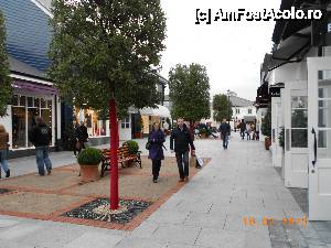 [P21] Kildare Village Outlet Shoping cuprinde 58 de magazine intinse pe 11.000 mp.  » foto by Diaura*
 - 
<span class="allrVoted glyphicon glyphicon-heart hidden" id="av410004"></span>
<a class="m-l-10 hidden" id="sv410004" onclick="voting_Foto_DelVot(,410004,13851)" role="button">șterge vot <span class="glyphicon glyphicon-remove"></span></a>
<a id="v9410004" class=" c-red"  onclick="voting_Foto_SetVot(410004)" role="button"><span class="glyphicon glyphicon-heart-empty"></span> <b>LIKE</b> = Votează poza</a> <img class="hidden"  id="f410004W9" src="/imagini/loader.gif" border="0" /><span class="AjErrMes hidden" id="e410004ErM"></span>