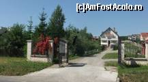 [P05] Fotografia nu-mi aparţine. Este o imagine luată din drumul principal, drăguţă, de altfel, care m-a determinat şi pe mine să mă cazez acolo. » foto by LidiaV
 - 
<span class="allrVoted glyphicon glyphicon-heart hidden" id="av410376"></span>
<a class="m-l-10 hidden" id="sv410376" onclick="voting_Foto_DelVot(,410376,13863)" role="button">șterge vot <span class="glyphicon glyphicon-remove"></span></a>
<a id="v9410376" class=" c-red"  onclick="voting_Foto_SetVot(410376)" role="button"><span class="glyphicon glyphicon-heart-empty"></span> <b>LIKE</b> = Votează poza</a> <img class="hidden"  id="f410376W9" src="/imagini/loader.gif" border="0" /><span class="AjErrMes hidden" id="e410376ErM"></span>