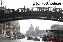 [P12] Ponte Accademia » foto by timis
 - 
<span class="allrVoted glyphicon glyphicon-heart hidden" id="av411737"></span>
<a class="m-l-10 hidden" id="sv411737" onclick="voting_Foto_DelVot(,411737,13895)" role="button">șterge vot <span class="glyphicon glyphicon-remove"></span></a>
<a id="v9411737" class=" c-red"  onclick="voting_Foto_SetVot(411737)" role="button"><span class="glyphicon glyphicon-heart-empty"></span> <b>LIKE</b> = Votează poza</a> <img class="hidden"  id="f411737W9" src="/imagini/loader.gif" border="0" /><span class="AjErrMes hidden" id="e411737ErM"></span>