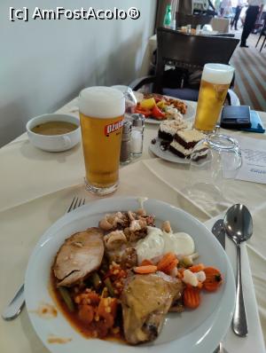 [P56] Prânz la Hotel International » foto by crismis
 - 
<span class="allrVoted glyphicon glyphicon-heart hidden" id="av1339057"></span>
<a class="m-l-10 hidden" id="sv1339057" onclick="voting_Foto_DelVot(,1339057,13897)" role="button">șterge vot <span class="glyphicon glyphicon-remove"></span></a>
<a id="v91339057" class=" c-red"  onclick="voting_Foto_SetVot(1339057)" role="button"><span class="glyphicon glyphicon-heart-empty"></span> <b>LIKE</b> = Votează poza</a> <img class="hidden"  id="f1339057W9" src="/imagini/loader.gif" border="0" /><span class="AjErrMes hidden" id="e1339057ErM"></span>