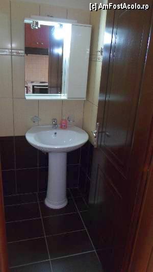 [P13] Vila Mariana - lavabo-ul din baie.  » foto by Dragoș_MD
 - 
<span class="allrVoted glyphicon glyphicon-heart hidden" id="av422335"></span>
<a class="m-l-10 hidden" id="sv422335" onclick="voting_Foto_DelVot(,422335,13910)" role="button">șterge vot <span class="glyphicon glyphicon-remove"></span></a>
<a id="v9422335" class=" c-red"  onclick="voting_Foto_SetVot(422335)" role="button"><span class="glyphicon glyphicon-heart-empty"></span> <b>LIKE</b> = Votează poza</a> <img class="hidden"  id="f422335W9" src="/imagini/loader.gif" border="0" /><span class="AjErrMes hidden" id="e422335ErM"></span>
