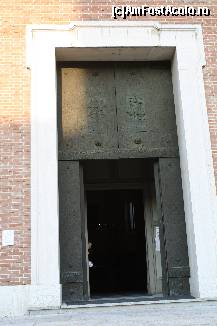 [P46] poarta de bronz a Bisericii Congregata San Michele Arcangelo din Brisighella » foto by timis
 - 
<span class="allrVoted glyphicon glyphicon-heart hidden" id="av411987"></span>
<a class="m-l-10 hidden" id="sv411987" onclick="voting_Foto_DelVot(,411987,13912)" role="button">șterge vot <span class="glyphicon glyphicon-remove"></span></a>
<a id="v9411987" class=" c-red"  onclick="voting_Foto_SetVot(411987)" role="button"><span class="glyphicon glyphicon-heart-empty"></span> <b>LIKE</b> = Votează poza</a> <img class="hidden"  id="f411987W9" src="/imagini/loader.gif" border="0" /><span class="AjErrMes hidden" id="e411987ErM"></span>
