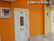 [P01] Hotel Ionian Beach-uşile de la camere erau pe un hol exterior » foto by Cris
 - 
<span class="allrVoted glyphicon glyphicon-heart hidden" id="av428407"></span>
<a class="m-l-10 hidden" id="sv428407" onclick="voting_Foto_DelVot(,428407,13917)" role="button">șterge vot <span class="glyphicon glyphicon-remove"></span></a>
<a id="v9428407" class=" c-red"  onclick="voting_Foto_SetVot(428407)" role="button"><span class="glyphicon glyphicon-heart-empty"></span> <b>LIKE</b> = Votează poza</a> <img class="hidden"  id="f428407W9" src="/imagini/loader.gif" border="0" /><span class="AjErrMes hidden" id="e428407ErM"></span>