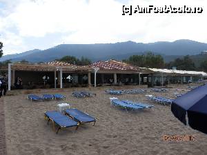 [P40] Hotel Parga Beach-terasa restaurantului şi a beach-barului. Micul dejun la acest hotel este servit sub formă de bufet, iar mâncarea este foarte variată şi gustoasă. » foto by Cris
 - 
<span class="allrVoted glyphicon glyphicon-heart hidden" id="av427728"></span>
<a class="m-l-10 hidden" id="sv427728" onclick="voting_Foto_DelVot(,427728,13920)" role="button">șterge vot <span class="glyphicon glyphicon-remove"></span></a>
<a id="v9427728" class=" c-red"  onclick="voting_Foto_SetVot(427728)" role="button"><span class="glyphicon glyphicon-heart-empty"></span> <b>LIKE</b> = Votează poza</a> <img class="hidden"  id="f427728W9" src="/imagini/loader.gif" border="0" /><span class="AjErrMes hidden" id="e427728ErM"></span>