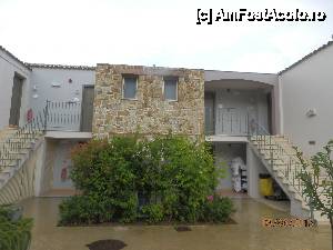 [P07] Hotel Parga Beach-unul dintre bungalow-uri » foto by Cris
 - 
<span class="allrVoted glyphicon glyphicon-heart hidden" id="av427695"></span>
<a class="m-l-10 hidden" id="sv427695" onclick="voting_Foto_DelVot(,427695,13920)" role="button">șterge vot <span class="glyphicon glyphicon-remove"></span></a>
<a id="v9427695" class=" c-red"  onclick="voting_Foto_SetVot(427695)" role="button"><span class="glyphicon glyphicon-heart-empty"></span> <b>LIKE</b> = Votează poza</a> <img class="hidden"  id="f427695W9" src="/imagini/loader.gif" border="0" /><span class="AjErrMes hidden" id="e427695ErM"></span>