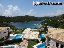 [P11] Hotel Ornella Beach-vedere din balconul apartamentului de lux. Acest complex este format din 13 vile cu cate 4 camere şi apartamente, iar fiecare vilă are câte o piscină. Hotelul nu dispune de restaurant, se asigură doar micul dejun în sala de mese a hotelului.  » foto by Cris
 - 
<span class="allrVoted glyphicon glyphicon-heart hidden" id="av427657"></span>
<a class="m-l-10 hidden" id="sv427657" onclick="voting_Foto_DelVot(,427657,13924)" role="button">șterge vot <span class="glyphicon glyphicon-remove"></span></a>
<a id="v9427657" class=" c-red"  onclick="voting_Foto_SetVot(427657)" role="button"><span class="glyphicon glyphicon-heart-empty"></span> <b>LIKE</b> = Votează poza</a> <img class="hidden"  id="f427657W9" src="/imagini/loader.gif" border="0" /><span class="AjErrMes hidden" id="e427657ErM"></span>