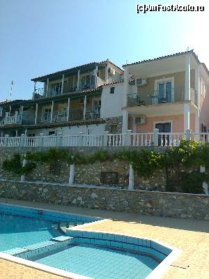 [P12] piscina pentru copii » foto by elaela*
 - 
<span class="allrVoted glyphicon glyphicon-heart hidden" id="av522947"></span>
<a class="m-l-10 hidden" id="sv522947" onclick="voting_Foto_DelVot(,522947,13928)" role="button">șterge vot <span class="glyphicon glyphicon-remove"></span></a>
<a id="v9522947" class=" c-red"  onclick="voting_Foto_SetVot(522947)" role="button"><span class="glyphicon glyphicon-heart-empty"></span> <b>LIKE</b> = Votează poza</a> <img class="hidden"  id="f522947W9" src="/imagini/loader.gif" border="0" /><span class="AjErrMes hidden" id="e522947ErM"></span>