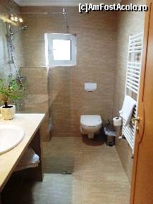 [P12] singura problema este ca wc-ul este prea aproape de dus si sare apa atunci cand se utilizeaza dusul » foto by mirmicu
 - 
<span class="allrVoted glyphicon glyphicon-heart hidden" id="av412133"></span>
<a class="m-l-10 hidden" id="sv412133" onclick="voting_Foto_DelVot(,412133,13934)" role="button">șterge vot <span class="glyphicon glyphicon-remove"></span></a>
<a id="v9412133" class=" c-red"  onclick="voting_Foto_SetVot(412133)" role="button"><span class="glyphicon glyphicon-heart-empty"></span> <b>LIKE</b> = Votează poza</a> <img class="hidden"  id="f412133W9" src="/imagini/loader.gif" border="0" /><span class="AjErrMes hidden" id="e412133ErM"></span>