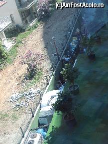 [P09] Gunoaiele de langa hotel. Astea se vedeau zilnic din holul de sticla prin care treceam spre camere » foto by nelu7
 - 
<span class="allrVoted glyphicon glyphicon-heart hidden" id="av428897"></span>
<a class="m-l-10 hidden" id="sv428897" onclick="voting_Foto_DelVot(,428897,13939)" role="button">șterge vot <span class="glyphicon glyphicon-remove"></span></a>
<a id="v9428897" class=" c-red"  onclick="voting_Foto_SetVot(428897)" role="button"><span class="glyphicon glyphicon-heart-empty"></span> <b>LIKE</b> = Votează poza</a> <img class="hidden"  id="f428897W9" src="/imagini/loader.gif" border="0" /><span class="AjErrMes hidden" id="e428897ErM"></span>