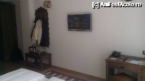 [P07] Birou si TV-ul cu meniul ala simpatic » foto by papone
 - 
<span class="allrVoted glyphicon glyphicon-heart hidden" id="av693110"></span>
<a class="m-l-10 hidden" id="sv693110" onclick="voting_Foto_DelVot(,693110,13942)" role="button">șterge vot <span class="glyphicon glyphicon-remove"></span></a>
<a id="v9693110" class=" c-red"  onclick="voting_Foto_SetVot(693110)" role="button"><span class="glyphicon glyphicon-heart-empty"></span> <b>LIKE</b> = Votează poza</a> <img class="hidden"  id="f693110W9" src="/imagini/loader.gif" border="0" /><span class="AjErrMes hidden" id="e693110ErM"></span>