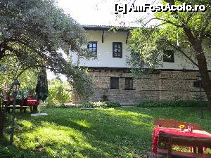 [P07] Prin gradina cu Hanul Arbanashki in fundal » foto by valyionsc
 - 
<span class="allrVoted glyphicon glyphicon-heart hidden" id="av496266"></span>
<a class="m-l-10 hidden" id="sv496266" onclick="voting_Foto_DelVot(,496266,13942)" role="button">șterge vot <span class="glyphicon glyphicon-remove"></span></a>
<a id="v9496266" class=" c-red"  onclick="voting_Foto_SetVot(496266)" role="button"><span class="glyphicon glyphicon-heart-empty"></span> <b>LIKE</b> = Votează poza</a> <img class="hidden"  id="f496266W9" src="/imagini/loader.gif" border="0" /><span class="AjErrMes hidden" id="e496266ErM"></span>