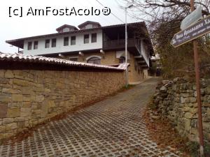 [P12] Vila Han, construita in acelasi stil cu hotelul.  » foto by Yoda
 - 
<span class="allrVoted glyphicon glyphicon-heart hidden" id="av1037930"></span>
<a class="m-l-10 hidden" id="sv1037930" onclick="voting_Foto_DelVot(,1037930,13942)" role="button">șterge vot <span class="glyphicon glyphicon-remove"></span></a>
<a id="v91037930" class=" c-red"  onclick="voting_Foto_SetVot(1037930)" role="button"><span class="glyphicon glyphicon-heart-empty"></span> <b>LIKE</b> = Votează poza</a> <img class="hidden"  id="f1037930W9" src="/imagini/loader.gif" border="0" /><span class="AjErrMes hidden" id="e1037930ErM"></span>