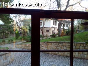 [P12] Vedere din restaurantul de la Arbanasi Han Hotel. In spate se vede intrarea la fostul restaurant.  » foto by Yoda
 - 
<span class="allrVoted glyphicon glyphicon-heart hidden" id="av1130491"></span>
<a class="m-l-10 hidden" id="sv1130491" onclick="voting_Foto_DelVot(,1130491,13942)" role="button">șterge vot <span class="glyphicon glyphicon-remove"></span></a>
<a id="v91130491" class=" c-red"  onclick="voting_Foto_SetVot(1130491)" role="button"><span class="glyphicon glyphicon-heart-empty"></span> <b>LIKE</b> = Votează poza</a> <img class="hidden"  id="f1130491W9" src="/imagini/loader.gif" border="0" /><span class="AjErrMes hidden" id="e1130491ErM"></span>