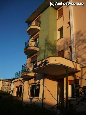 [P02] hotel Ute... vedere din exterior » foto by Ioana_Ioana
 - 
<span class="allrVoted glyphicon glyphicon-heart hidden" id="av412782"></span>
<a class="m-l-10 hidden" id="sv412782" onclick="voting_Foto_DelVot(,412782,13946)" role="button">șterge vot <span class="glyphicon glyphicon-remove"></span></a>
<a id="v9412782" class=" c-red"  onclick="voting_Foto_SetVot(412782)" role="button"><span class="glyphicon glyphicon-heart-empty"></span> <b>LIKE</b> = Votează poza</a> <img class="hidden"  id="f412782W9" src="/imagini/loader.gif" border="0" /><span class="AjErrMes hidden" id="e412782ErM"></span>