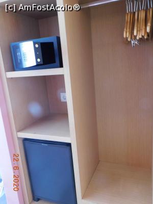 [P38] Dulap de haine, seif, minibar » foto by irinad
 - 
<span class="allrVoted glyphicon glyphicon-heart hidden" id="av1172402"></span>
<a class="m-l-10 hidden" id="sv1172402" onclick="voting_Foto_DelVot(,1172402,13949)" role="button">șterge vot <span class="glyphicon glyphicon-remove"></span></a>
<a id="v91172402" class=" c-red"  onclick="voting_Foto_SetVot(1172402)" role="button"><span class="glyphicon glyphicon-heart-empty"></span> <b>LIKE</b> = Votează poza</a> <img class="hidden"  id="f1172402W9" src="/imagini/loader.gif" border="0" /><span class="AjErrMes hidden" id="e1172402ErM"></span>