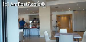 [P49] Intrarea în restaurant în dreapta, în stânga "vitrina" cu preparate şi produse » foto by irinad
 - 
<span class="allrVoted glyphicon glyphicon-heart hidden" id="av1172413"></span>
<a class="m-l-10 hidden" id="sv1172413" onclick="voting_Foto_DelVot(,1172413,13949)" role="button">șterge vot <span class="glyphicon glyphicon-remove"></span></a>
<a id="v91172413" class=" c-red"  onclick="voting_Foto_SetVot(1172413)" role="button"><span class="glyphicon glyphicon-heart-empty"></span> <b>LIKE</b> = Votează poza</a> <img class="hidden"  id="f1172413W9" src="/imagini/loader.gif" border="0" /><span class="AjErrMes hidden" id="e1172413ErM"></span>