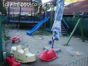[P24] În spatele motelului se află un loc de joacă (destul de neîngrijit).  » foto by Floryn81
 - 
<span class="allrVoted glyphicon glyphicon-heart hidden" id="av925937"></span>
<a class="m-l-10 hidden" id="sv925937" onclick="voting_Foto_DelVot(,925937,13957)" role="button">șterge vot <span class="glyphicon glyphicon-remove"></span></a>
<a id="v9925937" class=" c-red"  onclick="voting_Foto_SetVot(925937)" role="button"><span class="glyphicon glyphicon-heart-empty"></span> <b>LIKE</b> = Votează poza</a> <img class="hidden"  id="f925937W9" src="/imagini/loader.gif" border="0" /><span class="AjErrMes hidden" id="e925937ErM"></span>