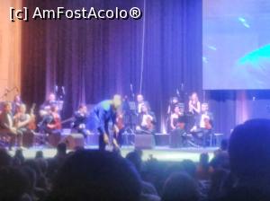 [P16] 16. A oferit copiilor autografe.  » foto by doinafil
 - 
<span class="allrVoted glyphicon glyphicon-heart hidden" id="av950131"></span>
<a class="m-l-10 hidden" id="sv950131" onclick="voting_Foto_DelVot(,950131,13958)" role="button">șterge vot <span class="glyphicon glyphicon-remove"></span></a>
<a id="v9950131" class=" c-red"  onclick="voting_Foto_SetVot(950131)" role="button"><span class="glyphicon glyphicon-heart-empty"></span> <b>LIKE</b> = Votează poza</a> <img class="hidden"  id="f950131W9" src="/imagini/loader.gif" border="0" /><span class="AjErrMes hidden" id="e950131ErM"></span>