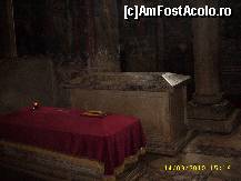 [P13] In naos.In partea dreapta este chivotul Sfantului Stefan de la Deceani.In stanga este chivotul Sfintei Elena a Serbiei,sora Stantului Stefan de la Deceani,care s-a calugarit in cele din  urma. » foto by marian 1973
 - 
<span class="allrVoted glyphicon glyphicon-heart hidden" id="av56284"></span>
<a class="m-l-10 hidden" id="sv56284" onclick="voting_Foto_DelVot(,56284,13973)" role="button">șterge vot <span class="glyphicon glyphicon-remove"></span></a>
<a id="v956284" class=" c-red"  onclick="voting_Foto_SetVot(56284)" role="button"><span class="glyphicon glyphicon-heart-empty"></span> <b>LIKE</b> = Votează poza</a> <img class="hidden"  id="f56284W9" src="/imagini/loader.gif" border="0" /><span class="AjErrMes hidden" id="e56284ErM"></span>