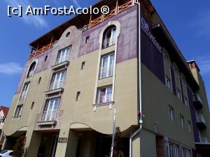 [P01] Hotelul Simfonia de pe strada George Enescu,Ramnicu Valcea. » foto by Floria
 - 
<span class="allrVoted glyphicon glyphicon-heart hidden" id="av1222989"></span>
<a class="m-l-10 hidden" id="sv1222989" onclick="voting_Foto_DelVot(,1222989,13979)" role="button">șterge vot <span class="glyphicon glyphicon-remove"></span></a>
<a id="v91222989" class=" c-red"  onclick="voting_Foto_SetVot(1222989)" role="button"><span class="glyphicon glyphicon-heart-empty"></span> <b>LIKE</b> = Votează poza</a> <img class="hidden"  id="f1222989W9" src="/imagini/loader.gif" border="0" /><span class="AjErrMes hidden" id="e1222989ErM"></span>