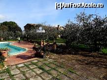 [P12] Gradina vilei Le Torri si o parte din piscina » foto by BOGDAN DSN
 - 
<span class="allrVoted glyphicon glyphicon-heart hidden" id="av414415"></span>
<a class="m-l-10 hidden" id="sv414415" onclick="voting_Foto_DelVot(,414415,13992)" role="button">șterge vot <span class="glyphicon glyphicon-remove"></span></a>
<a id="v9414415" class=" c-red"  onclick="voting_Foto_SetVot(414415)" role="button"><span class="glyphicon glyphicon-heart-empty"></span> <b>LIKE</b> = Votează poza</a> <img class="hidden"  id="f414415W9" src="/imagini/loader.gif" border="0" /><span class="AjErrMes hidden" id="e414415ErM"></span>