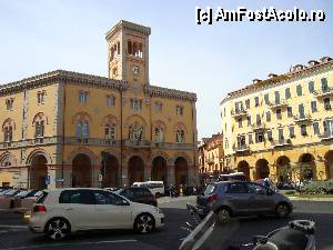 [P01] Piazza Dante, in centul Imperia Oneglia » foto by mireille
 - 
<span class="allrVoted glyphicon glyphicon-heart hidden" id="av415034"></span>
<a class="m-l-10 hidden" id="sv415034" onclick="voting_Foto_DelVot(,415034,14007)" role="button">șterge vot <span class="glyphicon glyphicon-remove"></span></a>
<a id="v9415034" class=" c-red"  onclick="voting_Foto_SetVot(415034)" role="button"><span class="glyphicon glyphicon-heart-empty"></span> <b>LIKE</b> = Votează poza</a> <img class="hidden"  id="f415034W9" src="/imagini/loader.gif" border="0" /><span class="AjErrMes hidden" id="e415034ErM"></span>