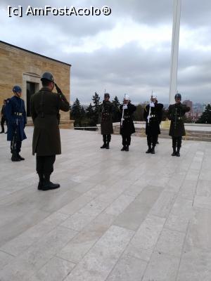 [P12] Schimbarea garzii la Anitkabir.  » foto by senateo
 - 
<span class="allrVoted glyphicon glyphicon-heart hidden" id="av1157259"></span>
<a class="m-l-10 hidden" id="sv1157259" onclick="voting_Foto_DelVot(,1157259,14053)" role="button">șterge vot <span class="glyphicon glyphicon-remove"></span></a>
<a id="v91157259" class=" c-red"  onclick="voting_Foto_SetVot(1157259)" role="button"><span class="glyphicon glyphicon-heart-empty"></span> <b>LIKE</b> = Votează poza</a> <img class="hidden"  id="f1157259W9" src="/imagini/loader.gif" border="0" /><span class="AjErrMes hidden" id="e1157259ErM"></span>