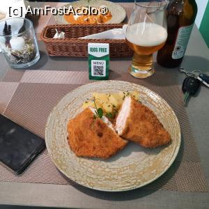 [P09] Odorheiu Secuiesc, Bistrou Menta, Piept de pui umplut cu brânză feta însoțit de Cartofi natur » foto by mprofeanu
 - 
<span class="allrVoted glyphicon glyphicon-heart hidden" id="av1440355"></span>
<a class="m-l-10 hidden" id="sv1440355" onclick="voting_Foto_DelVot(,1440355,14063)" role="button">șterge vot <span class="glyphicon glyphicon-remove"></span></a>
<a id="v91440355" class=" c-red"  onclick="voting_Foto_SetVot(1440355)" role="button"><span class="glyphicon glyphicon-heart-empty"></span> <b>LIKE</b> = Votează poza</a> <img class="hidden"  id="f1440355W9" src="/imagini/loader.gif" border="0" /><span class="AjErrMes hidden" id="e1440355ErM"></span>