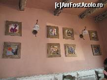 [P04] o vedere mai de aproape a peretului cu tablouri » foto by dandana
 - 
<span class="allrVoted glyphicon glyphicon-heart hidden" id="av416735"></span>
<a class="m-l-10 hidden" id="sv416735" onclick="voting_Foto_DelVot(,416735,14063)" role="button">șterge vot <span class="glyphicon glyphicon-remove"></span></a>
<a id="v9416735" class=" c-red"  onclick="voting_Foto_SetVot(416735)" role="button"><span class="glyphicon glyphicon-heart-empty"></span> <b>LIKE</b> = Votează poza</a> <img class="hidden"  id="f416735W9" src="/imagini/loader.gif" border="0" /><span class="AjErrMes hidden" id="e416735ErM"></span>