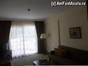 [P07] Camera Royal garden Suite - nu e deloc una de 4 stele, ci de 5 (non-low-cost!). Camerele 'standard' sunt mai degrabă de tip family (2 camere despărțite prin ușă)  » foto by tm67bru
 - 
<span class="allrVoted glyphicon glyphicon-heart hidden" id="av418086"></span>
<a class="m-l-10 hidden" id="sv418086" onclick="voting_Foto_DelVot(,418086,14103)" role="button">șterge vot <span class="glyphicon glyphicon-remove"></span></a>
<a id="v9418086" class=" c-red"  onclick="voting_Foto_SetVot(418086)" role="button"><span class="glyphicon glyphicon-heart-empty"></span> <b>LIKE</b> = Votează poza</a> <img class="hidden"  id="f418086W9" src="/imagini/loader.gif" border="0" /><span class="AjErrMes hidden" id="e418086ErM"></span>