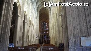 [P10] Interiorul Catedralei Saint Gatien, cu coloane si arcade din marmura alba.  » foto by ania
 - 
<span class="allrVoted glyphicon glyphicon-heart hidden" id="av680794"></span>
<a class="m-l-10 hidden" id="sv680794" onclick="voting_Foto_DelVot(,680794,14117)" role="button">șterge vot <span class="glyphicon glyphicon-remove"></span></a>
<a id="v9680794" class=" c-red"  onclick="voting_Foto_SetVot(680794)" role="button"><span class="glyphicon glyphicon-heart-empty"></span> <b>LIKE</b> = Votează poza</a> <img class="hidden"  id="f680794W9" src="/imagini/loader.gif" border="0" /><span class="AjErrMes hidden" id="e680794ErM"></span>