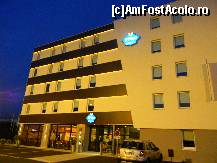 [P01] Hotel ibis budget Tours nord - intrarea.  » foto by doina_c24
 - 
<span class="allrVoted glyphicon glyphicon-heart hidden" id="av418976"></span>
<a class="m-l-10 hidden" id="sv418976" onclick="voting_Foto_DelVot(,418976,14118)" role="button">șterge vot <span class="glyphicon glyphicon-remove"></span></a>
<a id="v9418976" class=" c-red"  onclick="voting_Foto_SetVot(418976)" role="button"><span class="glyphicon glyphicon-heart-empty"></span> <b>LIKE</b> = Votează poza</a> <img class="hidden"  id="f418976W9" src="/imagini/loader.gif" border="0" /><span class="AjErrMes hidden" id="e418976ErM"></span>