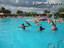 [P02] Jocuri distractive la piscina, aici se juca waterpollo.  » foto by lidiacojea
 - 
<span class="allrVoted glyphicon glyphicon-heart hidden" id="av419192"></span>
<a class="m-l-10 hidden" id="sv419192" onclick="voting_Foto_DelVot(,419192,14123)" role="button">șterge vot <span class="glyphicon glyphicon-remove"></span></a>
<a id="v9419192" class=" c-red"  onclick="voting_Foto_SetVot(419192)" role="button"><span class="glyphicon glyphicon-heart-empty"></span> <b>LIKE</b> = Votează poza</a> <img class="hidden"  id="f419192W9" src="/imagini/loader.gif" border="0" /><span class="AjErrMes hidden" id="e419192ErM"></span>