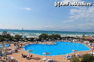 [P04] Imagine cu piscina, barul si marea, toate vazute de la terasa hotelului » foto by cozmin_t
 - 
<span class="allrVoted glyphicon glyphicon-heart hidden" id="av441597"></span>
<a class="m-l-10 hidden" id="sv441597" onclick="voting_Foto_DelVot(,441597,14123)" role="button">șterge vot <span class="glyphicon glyphicon-remove"></span></a>
<a id="v9441597" class=" c-red"  onclick="voting_Foto_SetVot(441597)" role="button"><span class="glyphicon glyphicon-heart-empty"></span> <b>LIKE</b> = Votează poza</a> <img class="hidden"  id="f441597W9" src="/imagini/loader.gif" border="0" /><span class="AjErrMes hidden" id="e441597ErM"></span>