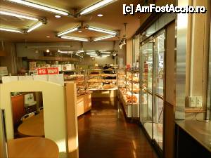 [P22] Placintarie/Sandvicharie... in apropierea hotelului. Terminal Hotel Matsuyama.  » foto by TraianS
 - 
<span class="allrVoted glyphicon glyphicon-heart hidden" id="av420709"></span>
<a class="m-l-10 hidden" id="sv420709" onclick="voting_Foto_DelVot(,420709,14145)" role="button">șterge vot <span class="glyphicon glyphicon-remove"></span></a>
<a id="v9420709" class=" c-red"  onclick="voting_Foto_SetVot(420709)" role="button"><span class="glyphicon glyphicon-heart-empty"></span> <b>LIKE</b> = Votează poza</a> <img class="hidden"  id="f420709W9" src="/imagini/loader.gif" border="0" /><span class="AjErrMes hidden" id="e420709ErM"></span>