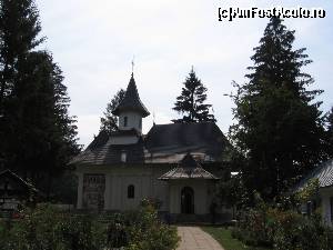 [P06] Biserica Mănăstirii Sihăstria Voronei având hramurile „Buna Vestire” și „Cuviosul Onufrie de la Vorona”.  » foto by tata123 🔱
 - 
<span class="allrVoted glyphicon glyphicon-heart hidden" id="av586446"></span>
<a class="m-l-10 hidden" id="sv586446" onclick="voting_Foto_DelVot(,586446,14160)" role="button">șterge vot <span class="glyphicon glyphicon-remove"></span></a>
<a id="v9586446" class=" c-red"  onclick="voting_Foto_SetVot(586446)" role="button"><span class="glyphicon glyphicon-heart-empty"></span> <b>LIKE</b> = Votează poza</a> <img class="hidden"  id="f586446W9" src="/imagini/loader.gif" border="0" /><span class="AjErrMes hidden" id="e586446ErM"></span>