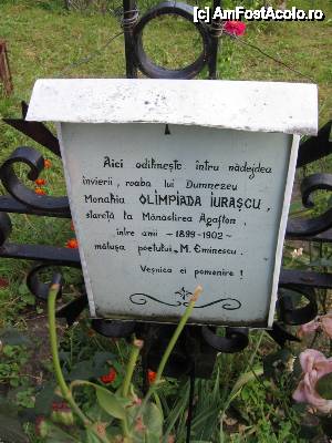 [P12] Mormântul uneia dintre mătușele lui Eminescu, călugăriță la Agafton, ulterior maică stareță.  » foto by tata123 🔱
 - 
<span class="allrVoted glyphicon glyphicon-heart hidden" id="av587705"></span>
<a class="m-l-10 hidden" id="sv587705" onclick="voting_Foto_DelVot(,587705,14160)" role="button">șterge vot <span class="glyphicon glyphicon-remove"></span></a>
<a id="v9587705" class=" c-red"  onclick="voting_Foto_SetVot(587705)" role="button"><span class="glyphicon glyphicon-heart-empty"></span> <b>LIKE</b> = Votează poza</a> <img class="hidden"  id="f587705W9" src="/imagini/loader.gif" border="0" /><span class="AjErrMes hidden" id="e587705ErM"></span>