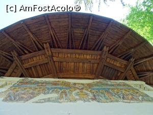 [P06] Fresca exterioară adăpostită de „pălăria” acoperișului în stil moldovenesc - Mănăstirea Coșula.  » foto by tata123 🔱
 - 
<span class="allrVoted glyphicon glyphicon-heart hidden" id="av967200"></span>
<a class="m-l-10 hidden" id="sv967200" onclick="voting_Foto_DelVot(,967200,14160)" role="button">șterge vot <span class="glyphicon glyphicon-remove"></span></a>
<a id="v9967200" class=" c-red"  onclick="voting_Foto_SetVot(967200)" role="button"><span class="glyphicon glyphicon-heart-empty"></span> <b>LIKE</b> = Votează poza</a> <img class="hidden"  id="f967200W9" src="/imagini/loader.gif" border="0" /><span class="AjErrMes hidden" id="e967200ErM"></span>