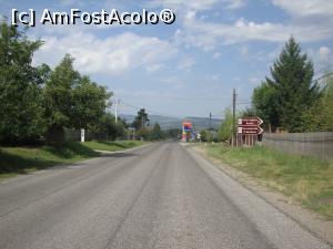[P01] Ne aflam pe DN 10. Am urmat indicatorul spre dreapta către schiturile rupestre din zona Nucu. Din acest punct am mai parcurs vreo 30 de kilometri.  » foto by Floryn81
 - 
<span class="allrVoted glyphicon glyphicon-heart hidden" id="av939593"></span>
<a class="m-l-10 hidden" id="sv939593" onclick="voting_Foto_DelVot(,939593,14170)" role="button">șterge vot <span class="glyphicon glyphicon-remove"></span></a>
<a id="v9939593" class=" c-red"  onclick="voting_Foto_SetVot(939593)" role="button"><span class="glyphicon glyphicon-heart-empty"></span> <b>LIKE</b> = Votează poza</a> <img class="hidden"  id="f939593W9" src="/imagini/loader.gif" border="0" /><span class="AjErrMes hidden" id="e939593ErM"></span>