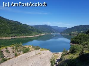 [P02] Lacul de acumulare Siriu și Munții Siriu (în fundal).  » foto by Floryn81
 - 
<span class="allrVoted glyphicon glyphicon-heart hidden" id="av1084099"></span>
<a class="m-l-10 hidden" id="sv1084099" onclick="voting_Foto_DelVot(,1084099,14170)" role="button">șterge vot <span class="glyphicon glyphicon-remove"></span></a>
<a id="v91084099" class=" c-red"  onclick="voting_Foto_SetVot(1084099)" role="button"><span class="glyphicon glyphicon-heart-empty"></span> <b>LIKE</b> = Votează poza</a> <img class="hidden"  id="f1084099W9" src="/imagini/loader.gif" border="0" /><span class="AjErrMes hidden" id="e1084099ErM"></span>