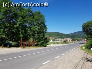 [P04] Localitatea Crasna - se observă intrarea pe drumul pietruit care urcă pe firul văii, de-a lungul pârâului Crasna.  » foto by Floryn81
 - 
<span class="allrVoted glyphicon glyphicon-heart hidden" id="av1084101"></span>
<a class="m-l-10 hidden" id="sv1084101" onclick="voting_Foto_DelVot(,1084101,14170)" role="button">șterge vot <span class="glyphicon glyphicon-remove"></span></a>
<a id="v91084101" class=" c-red"  onclick="voting_Foto_SetVot(1084101)" role="button"><span class="glyphicon glyphicon-heart-empty"></span> <b>LIKE</b> = Votează poza</a> <img class="hidden"  id="f1084101W9" src="/imagini/loader.gif" border="0" /><span class="AjErrMes hidden" id="e1084101ErM"></span>