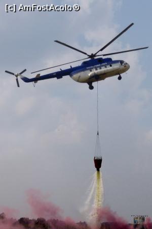 [P48] Mi-17 simulează stingerea unui incendiu » foto by Claudiu U.
 - 
<span class="allrVoted glyphicon glyphicon-heart hidden" id="av878188"></span>
<a class="m-l-10 hidden" id="sv878188" onclick="voting_Foto_DelVot(,878188,14175)" role="button">șterge vot <span class="glyphicon glyphicon-remove"></span></a>
<a id="v9878188" class=" c-red"  onclick="voting_Foto_SetVot(878188)" role="button"><span class="glyphicon glyphicon-heart-empty"></span> <b>LIKE</b> = Votează poza</a> <img class="hidden"  id="f878188W9" src="/imagini/loader.gif" border="0" /><span class="AjErrMes hidden" id="e878188ErM"></span>