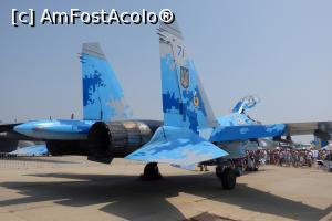 [P55] Su-27 la sol (în fundal se observă o parte din imensa coadă)  » foto by Claudiu U.
 - 
<span class="allrVoted glyphicon glyphicon-heart hidden" id="av878200"></span>
<a class="m-l-10 hidden" id="sv878200" onclick="voting_Foto_DelVot(,878200,14175)" role="button">șterge vot <span class="glyphicon glyphicon-remove"></span></a>
<a id="v9878200" class=" c-red"  onclick="voting_Foto_SetVot(878200)" role="button"><span class="glyphicon glyphicon-heart-empty"></span> <b>LIKE</b> = Votează poza</a> <img class="hidden"  id="f878200W9" src="/imagini/loader.gif" border="0" /><span class="AjErrMes hidden" id="e878200ErM"></span>