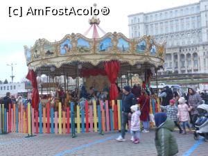 [P22] București - Târgul de Crăciun 2022. Înghesuială mare la carusel. » foto by iulianic
 - 
<span class="allrVoted glyphicon glyphicon-heart hidden" id="av1341646"></span>
<a class="m-l-10 hidden" id="sv1341646" onclick="voting_Foto_DelVot(,1341646,14175)" role="button">șterge vot <span class="glyphicon glyphicon-remove"></span></a>
<a id="v91341646" class=" c-red"  onclick="voting_Foto_SetVot(1341646)" role="button"><span class="glyphicon glyphicon-heart-empty"></span> <b>LIKE</b> = Votează poza</a> <img class="hidden"  id="f1341646W9" src="/imagini/loader.gif" border="0" /><span class="AjErrMes hidden" id="e1341646ErM"></span>